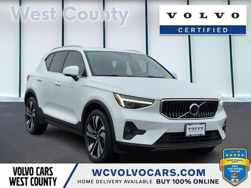 2023 Volvo XC40 B5 Ultimate Bright Theme