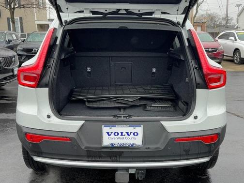 2023 Volvo XC40 B5 Ultimate Bright Theme