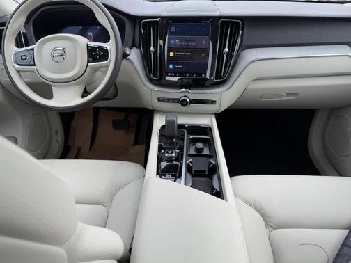 2025 Volvo XC60 Plug-In Hybrid T8 AWD Plus