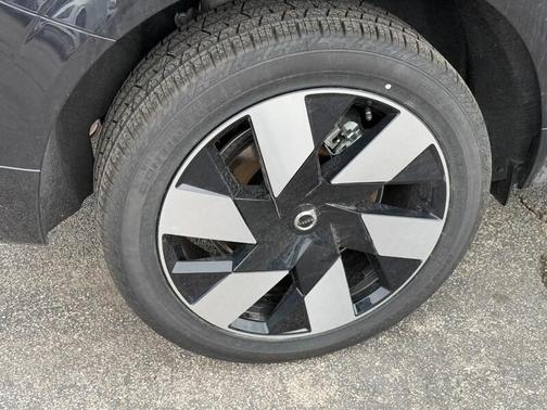 2025 Volvo XC60 Plug-In Hybrid T8 AWD Plus