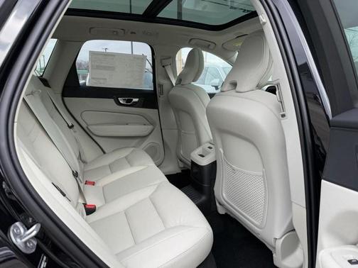 2025 Volvo XC60 Plug-In Hybrid T8 AWD Plus