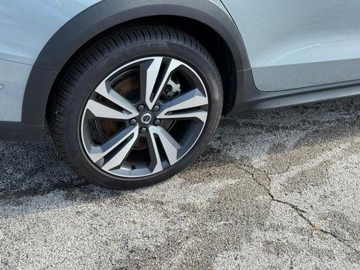 2025 Volvo V60 Cross Country B5 Plus