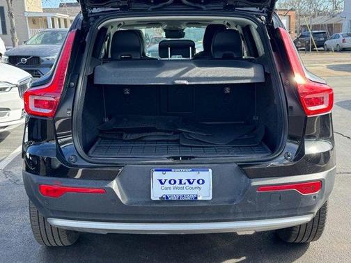 2023 Volvo XC40 B5 Ultimate Bright Theme