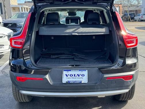 2023 Volvo XC40 B5 Ultimate Bright Theme