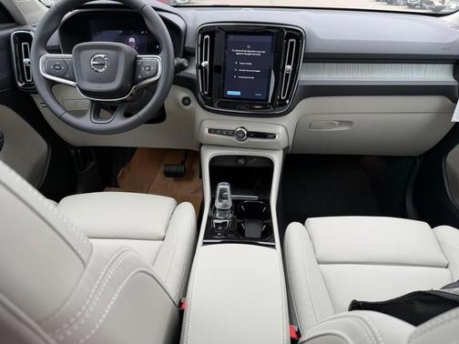 2025 Volvo XC40 B5 Plus Bright Theme