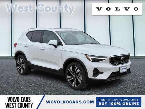 2025 Volvo XC40 B5 Plus Bright Theme