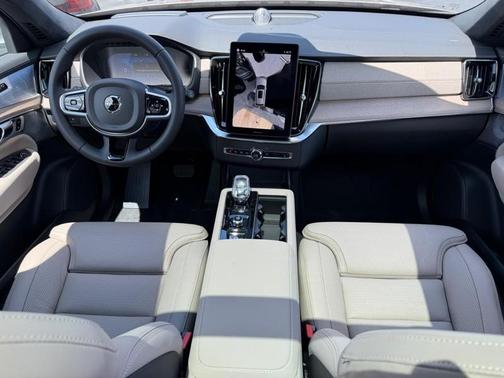 Dark 2026 Volvo XC90 Plug-In Hybrid T8 AWD Ultra Dark Theme 6-Seater