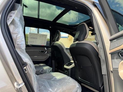 Dark 2026 Volvo XC90 Plug-In Hybrid T8 AWD Ultra Dark Theme 6-Seater