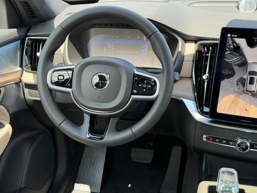Dark 2026 Volvo XC90 Plug-In Hybrid T8 AWD Ultra Dark Theme 6-Seater