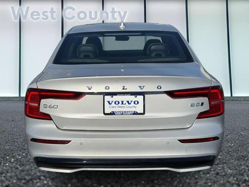 2024 Volvo S60 B5 Ultimate Dark Theme