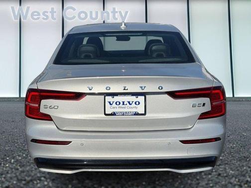 2024 Volvo S60 B5 Ultimate Dark Theme