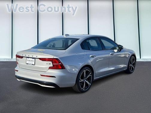 2024 Volvo S60 B5 Ultimate Dark Theme