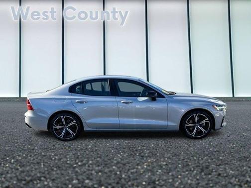 2024 Volvo S60 B5 Ultimate Dark Theme