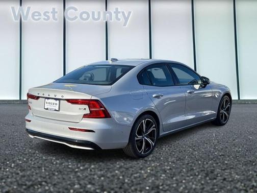 2024 Volvo S60 B5 Ultimate Dark Theme