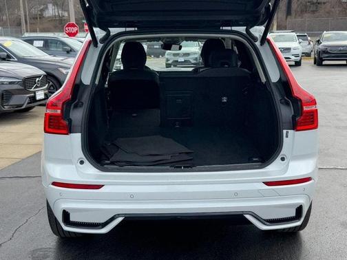 2025 Volvo XC60 B5 Plus