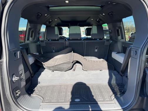 2023 Land Rover Defender X-Dynamic SE