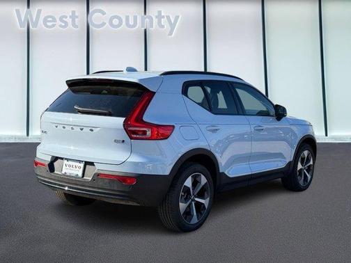2026 Volvo XC40 B5 Plus