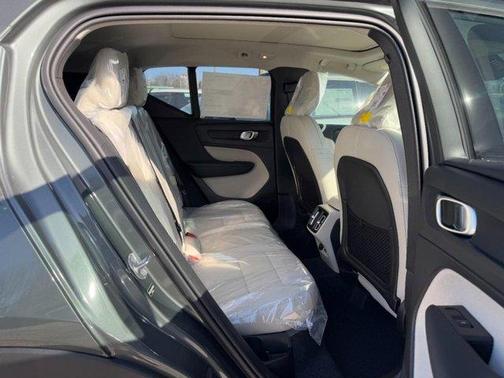 2026 Volvo XC40 B5 Ultra