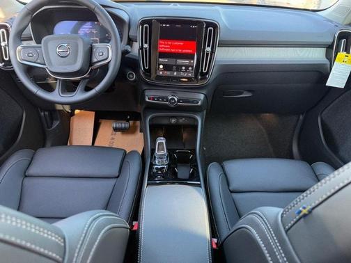2026 Volvo XC40 B5 Plus