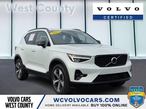 2025 Volvo XC40 B5 Plus Dark Theme