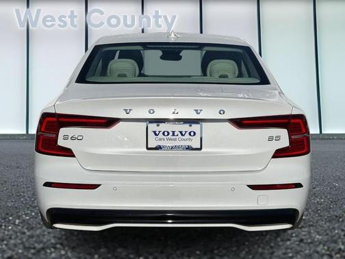 2023 Volvo S60 B5 Core Dark Theme