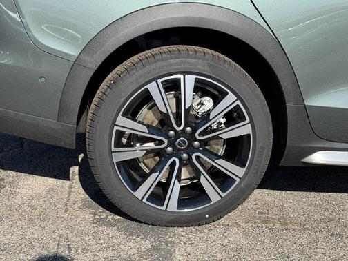 2026 Volvo V60 Cross Country B5 Ultra