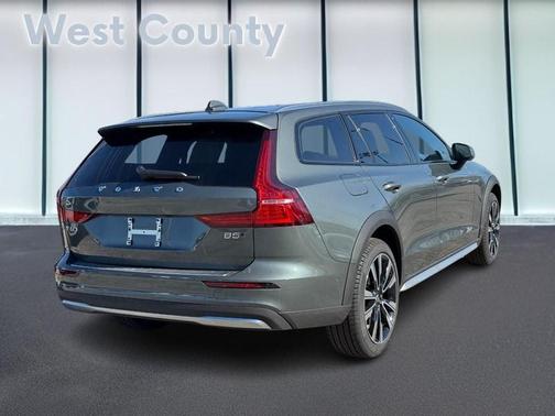2026 Volvo V60 Cross Country B5 Ultra