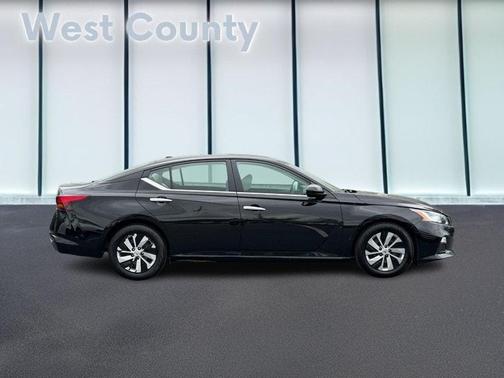 Black 2019 Nissan Altima 2.5 S