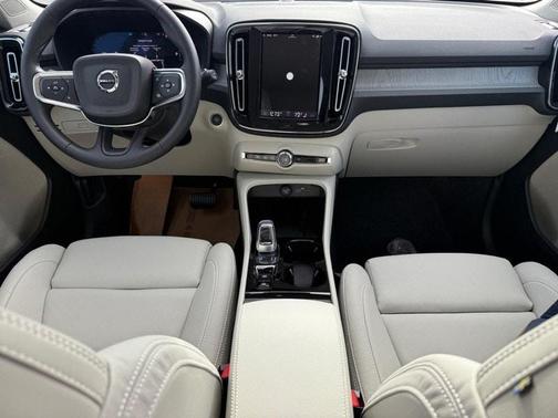 2026 Volvo XC40 B5 Ultra