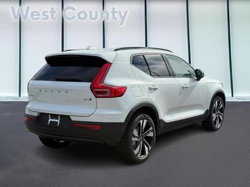 2026 Volvo XC40 B5 Ultra