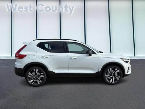 2026 Volvo XC40 B5 Ultra