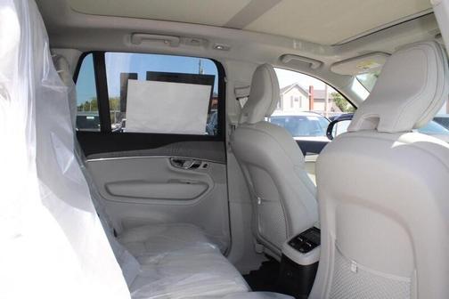2025 Volvo XC90 Plug-In Hybrid T8 AWD Plus 7-Seater