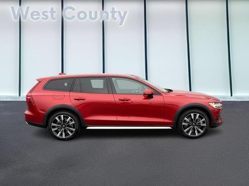 2021 Volvo V60 Cross Country T5