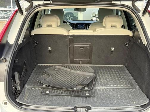 2022 Volvo XC60 Recharge Plug-In Hybrid T8 Inscription Extended Range