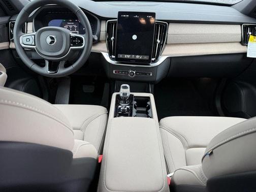 2026 Volvo XC90 B6 Plus 7-Seater