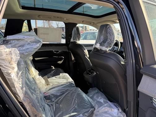 2026 Volvo XC90 B6 Ultra 7-Seater