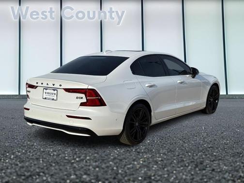 2024 Volvo S60 B5 Plus Black Edition