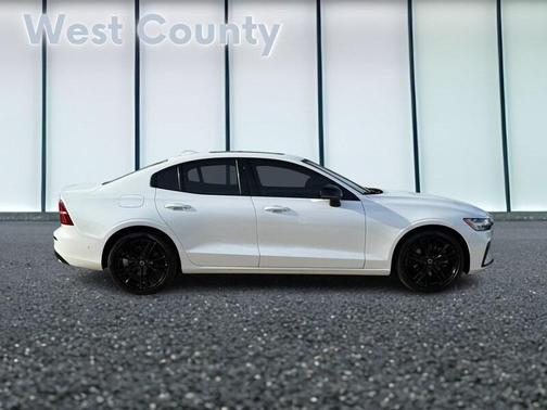 2024 Volvo S60 B5 Plus Black Edition