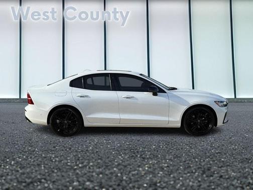 2024 Volvo S60 B5 Plus Black Edition