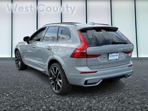 2024 Volvo XC60 Recharge Plug-In Hybrid T8 Ultimate Dark Theme