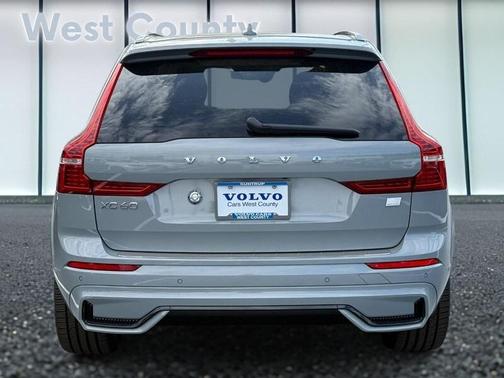 2024 Volvo XC60 Recharge Plug-In Hybrid T8 Ultimate Dark Theme