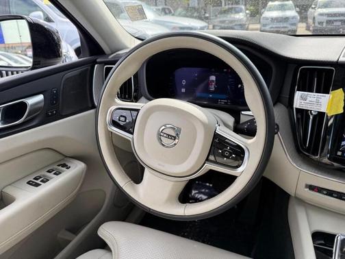 2024 Volvo XC60 Recharge Plug-In Hybrid T8 Ultimate Dark Theme