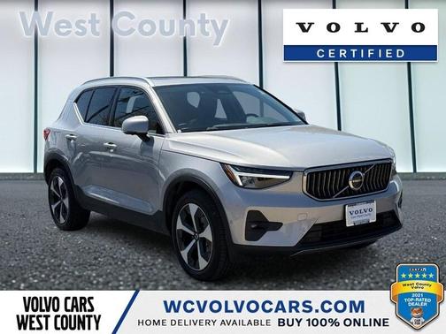 2025 Volvo XC40 B5 Plus Bright Theme