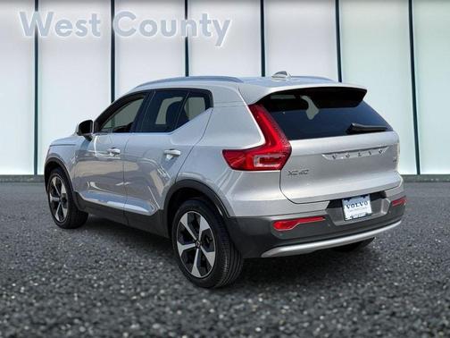 2025 Volvo XC40 B5 Plus Bright Theme