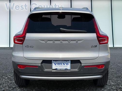 2025 Volvo XC40 B5 Plus Bright Theme