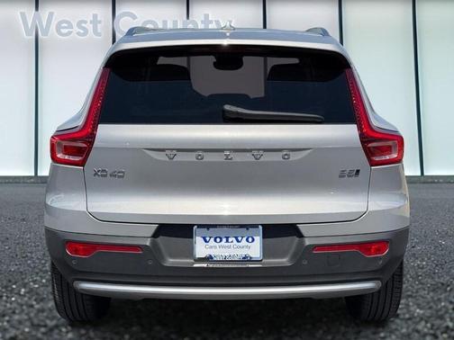 2025 Volvo XC40 B5 Plus Bright Theme