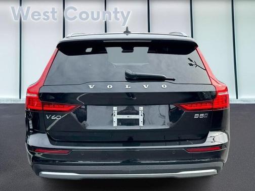 2025 Volvo V60 Cross Country B5 Plus