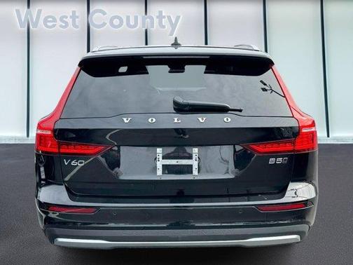 2025 Volvo V60 Cross Country B5 Plus
