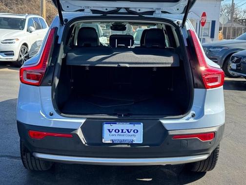 2025 Volvo XC40 B5 Core Bright Theme