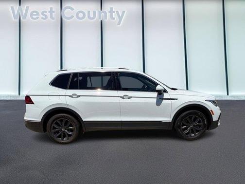 Pure White 2022 Volkswagen Tiguan 2.0T SE